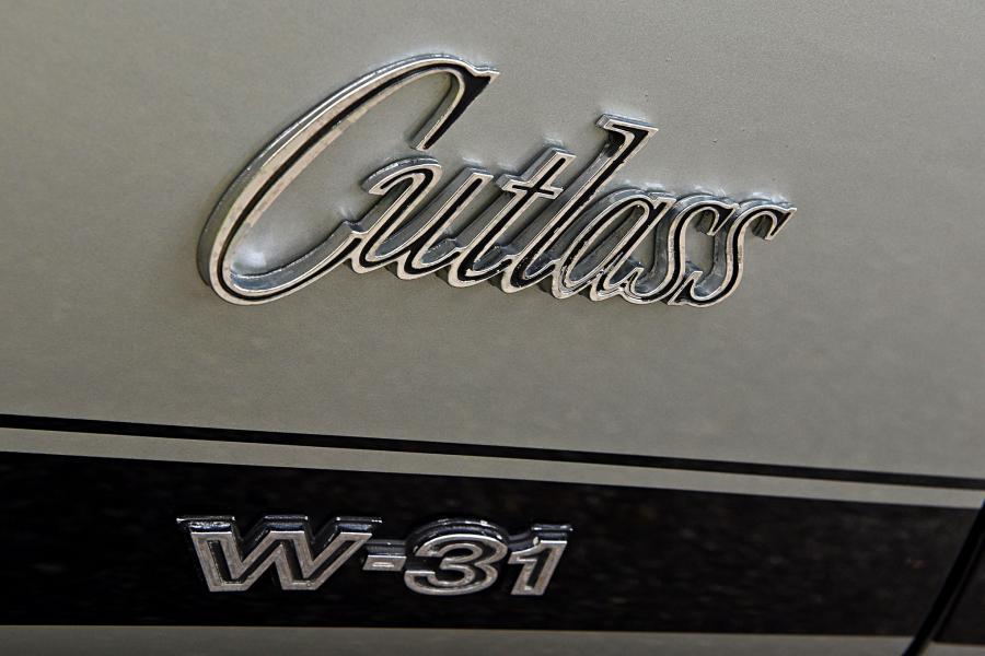 Логотип Oldsmobile Cutlass S W-31 Sport Coupe 1970 года  (фото 10 из 17)